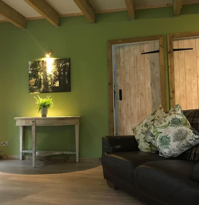 Log Cabin Rural Retreat In Beautiful Countryside Lapworth Buitenkant foto